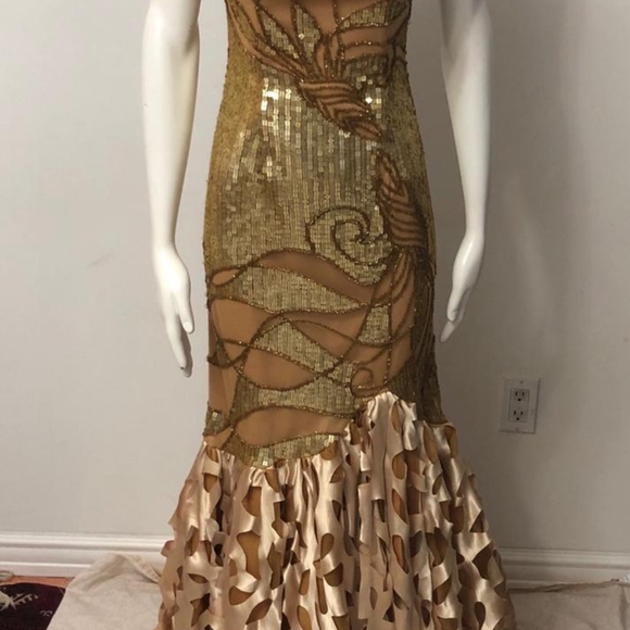 Dress - Picture 3 of 3